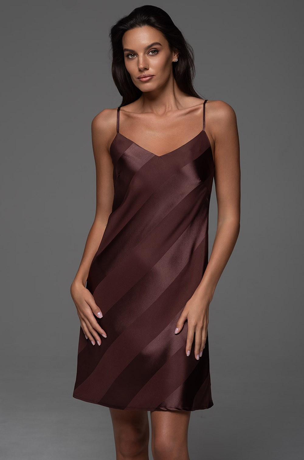 Эфектная короткая сорочка шоколад Илона 7540 Mia-Amore