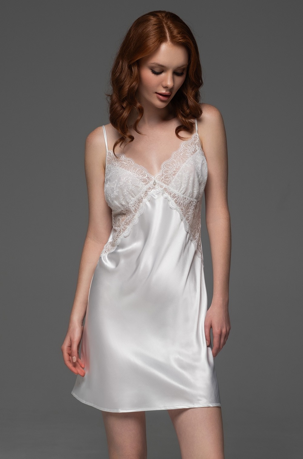 Эффектная шёлковая сорочка белая с кружевом Аделаида 4700 Mia-Amore