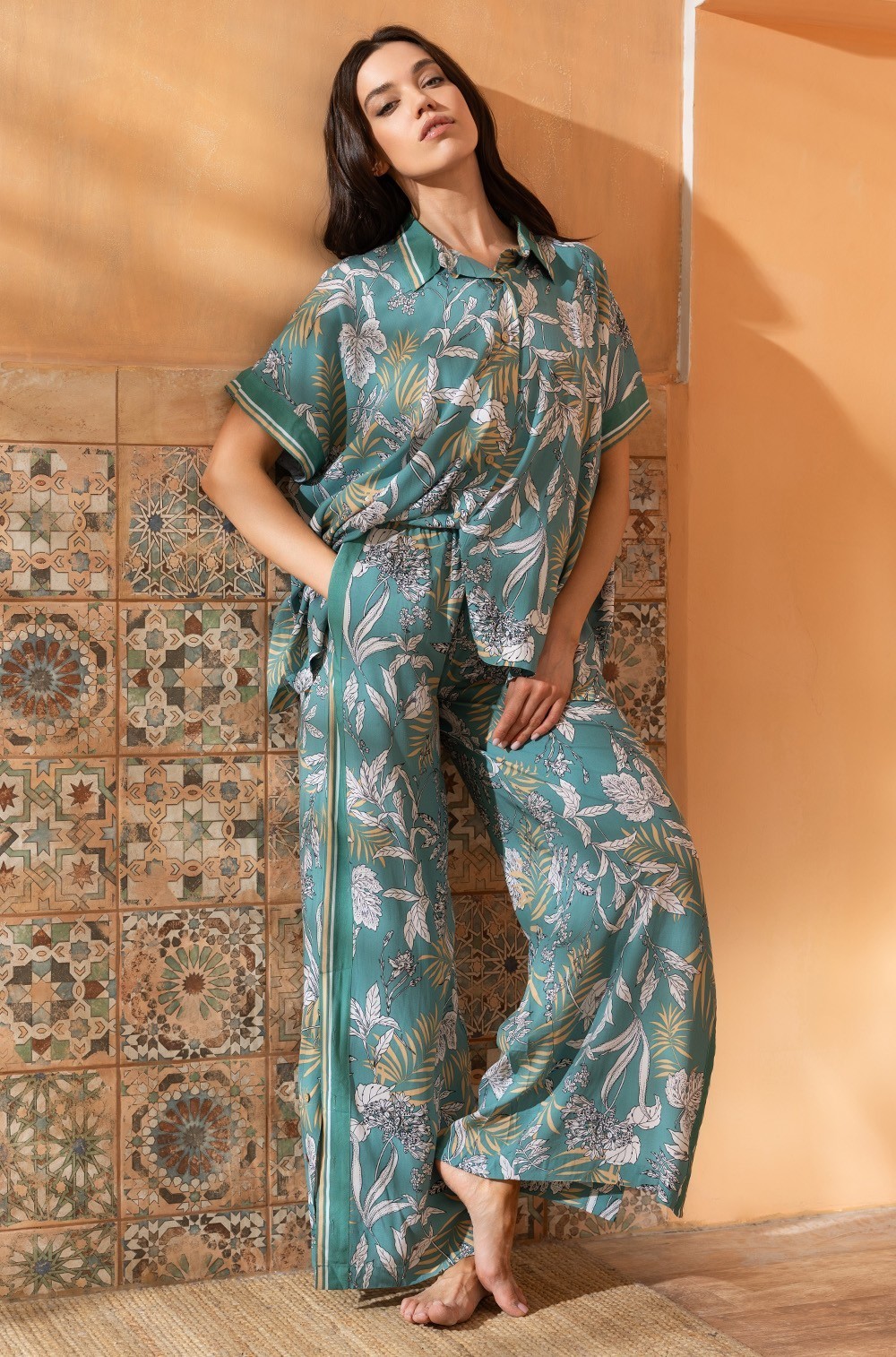 Комплект женский на пуговицах с брюками из вискозы Имани 5496 Mia-Amore