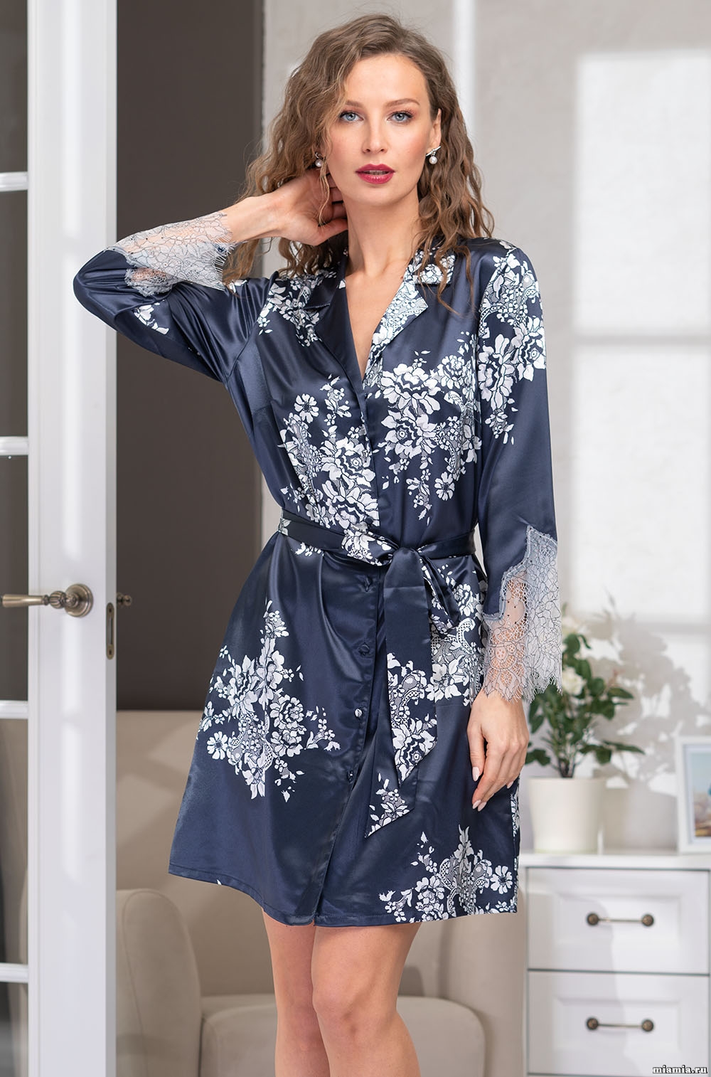 Шёлковый халат на пуговицах домашний с кружевом Александрия 3577 Mia-Amore