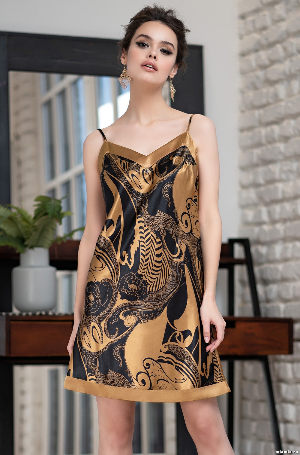 Шёлковая сорочка короткая на тонких бретелях Антика 3470 Mia-Amore