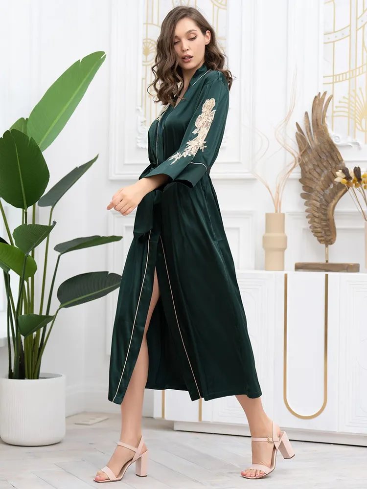 Шёлковый халат длинный с ажурными вставками изумруд Феллини 3919 Mia-Amore