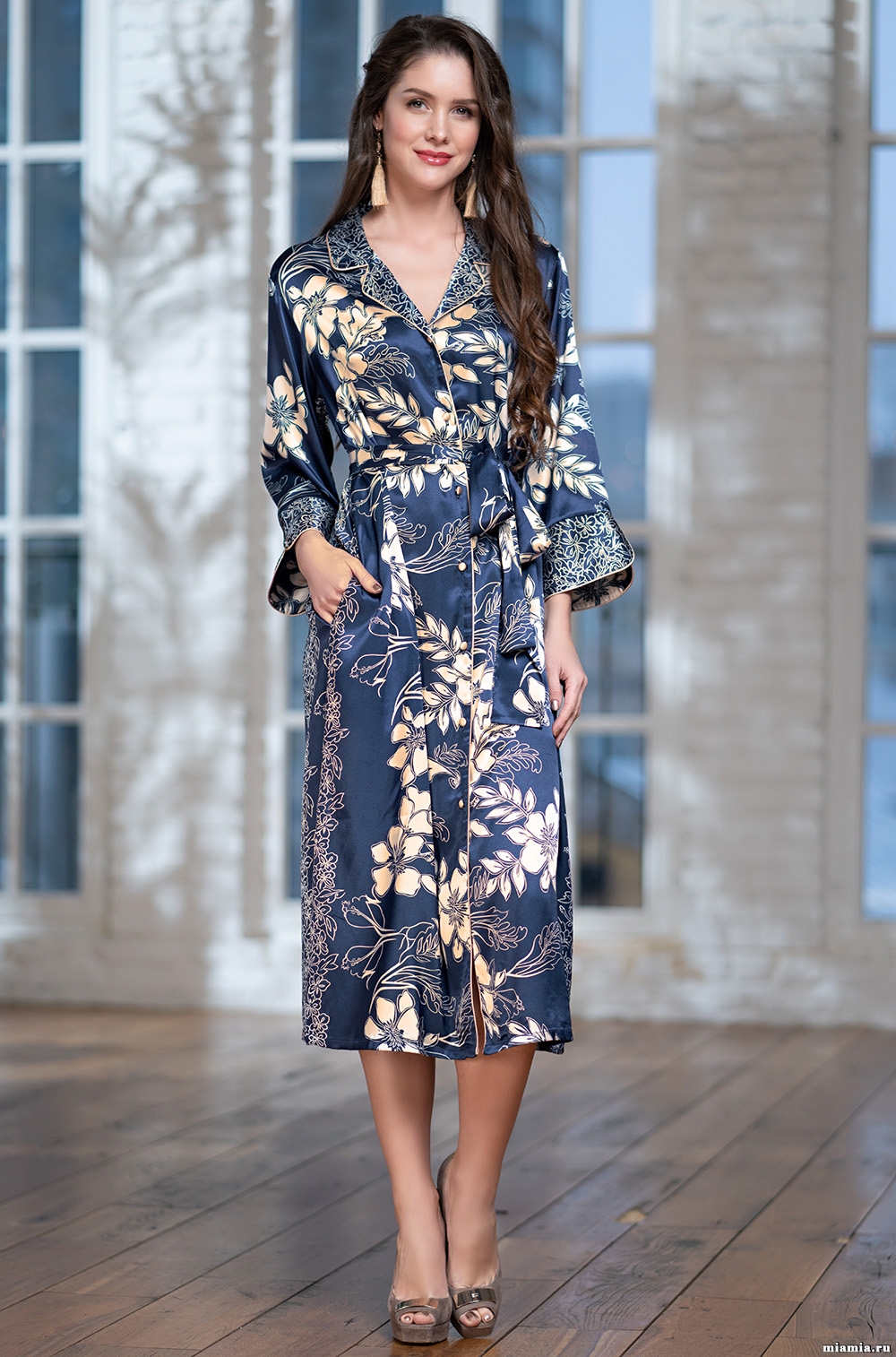 Халат длинный на пуговицах домашний атласный  Блюмарин 8449  Mia-Amore