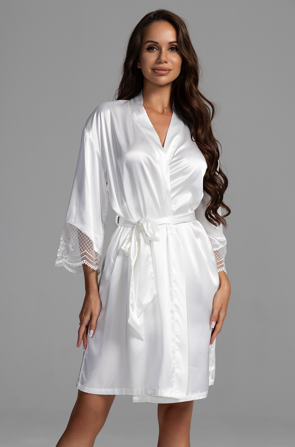 Белый шёлковый халат короткий с кружевом Реджина 3903 Mia-Amore