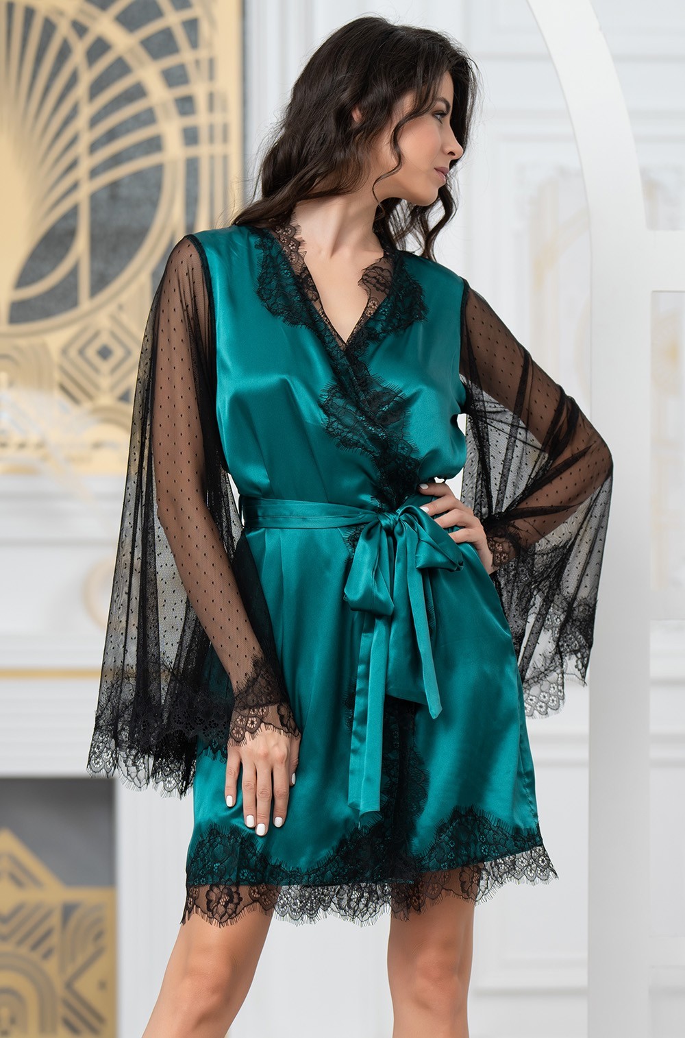 Шёлковый халат с широкими рукавам  Виндсор 3883 изумруд Mia-Amore