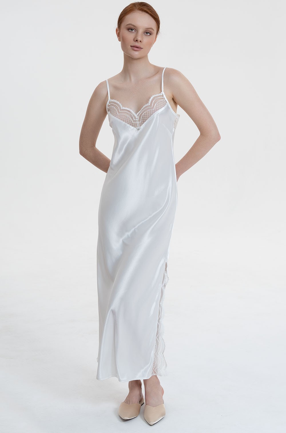 Шёлковая сорочка белая длинная с вышивкой Реджина 3908 Mia-Amore