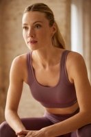 Спортивный топ женский бесшовный с подкладкой 70833 роза Ysabel Mora Испания