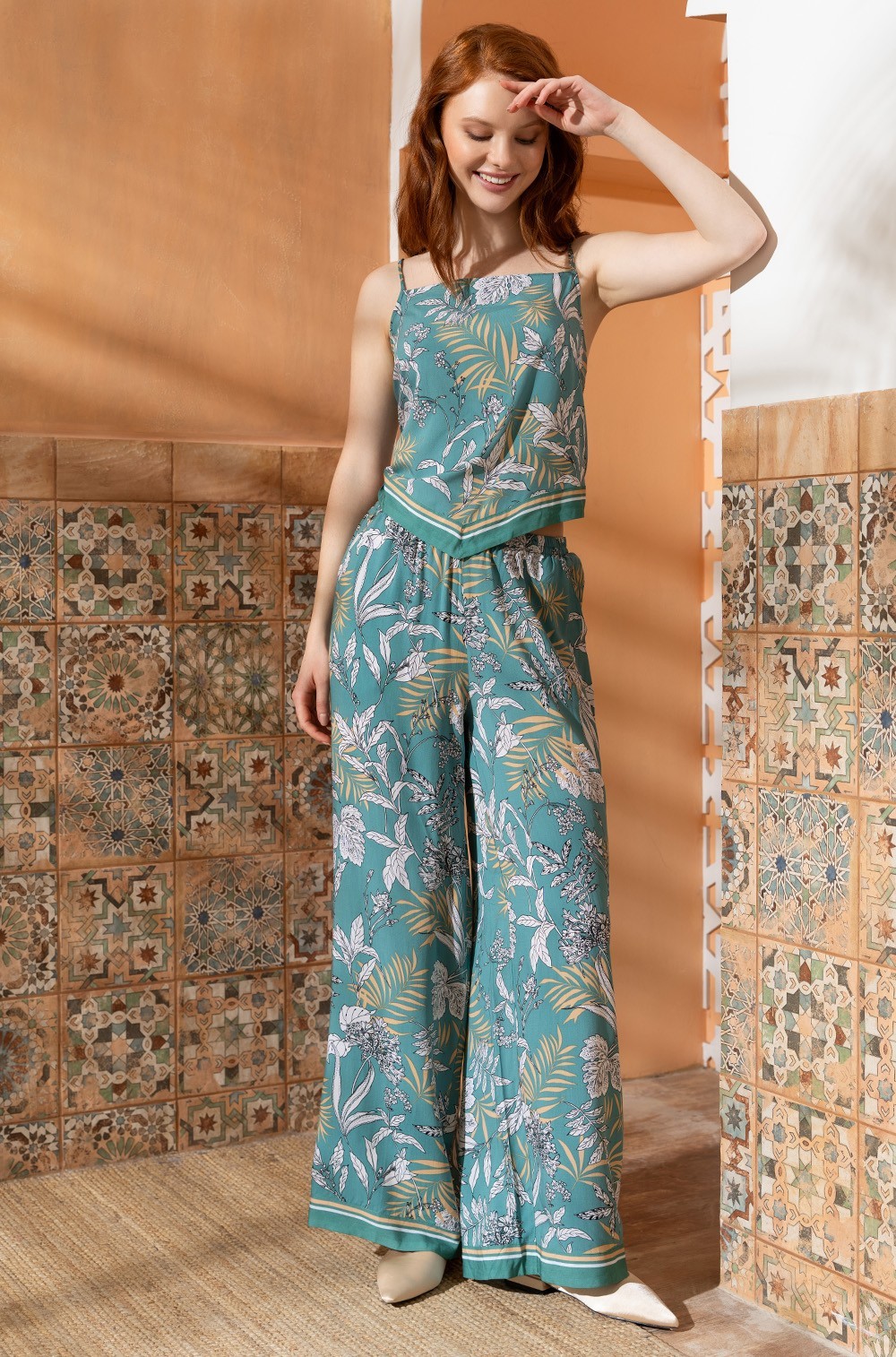 Комплект топ с завязкой на спинке и брюки из вискозы Имани 5495 Mia-Amore