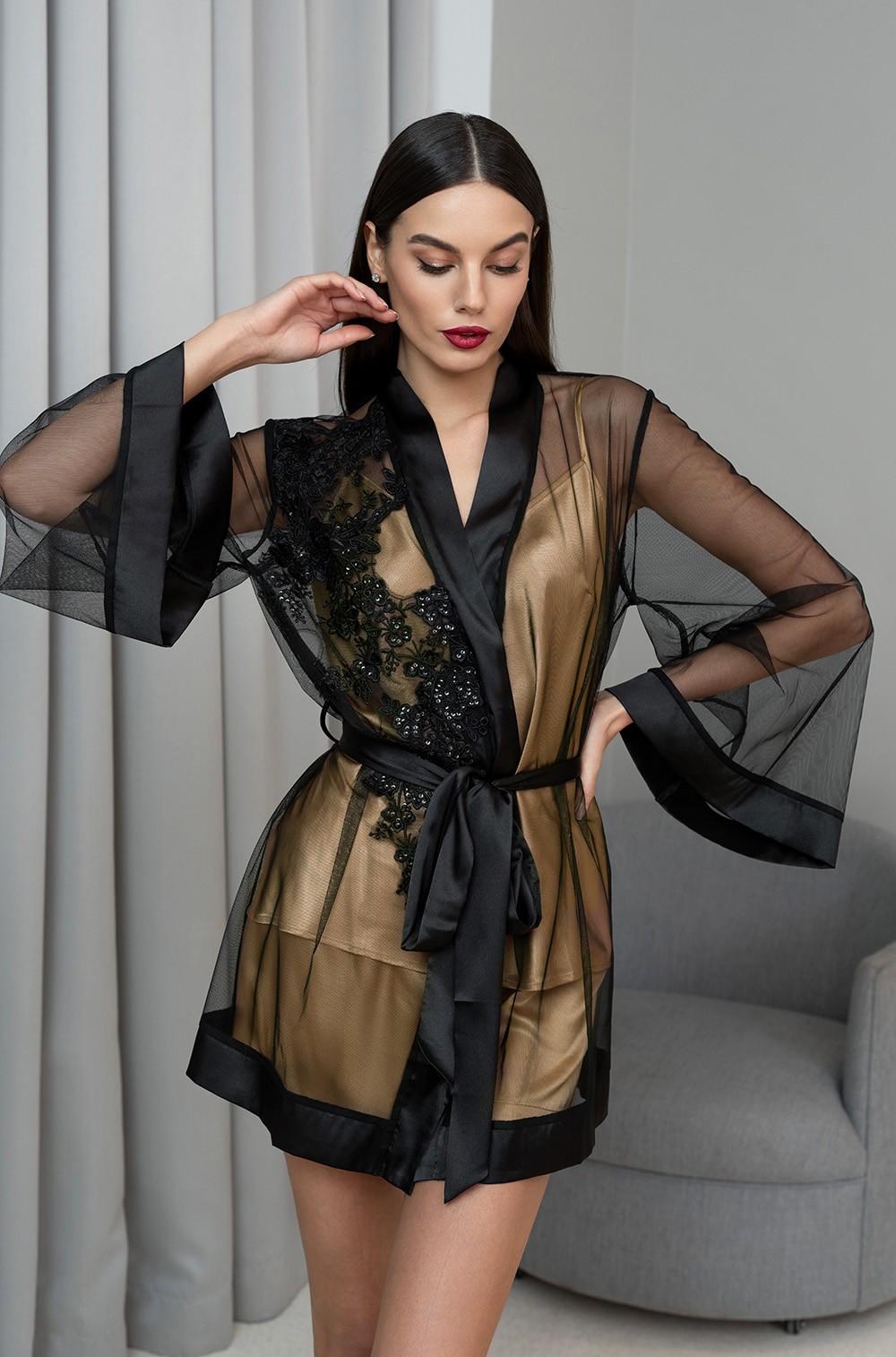 Эффектный укороченный халат из сетки и пайеток Жардин 4025 Mia-Amore