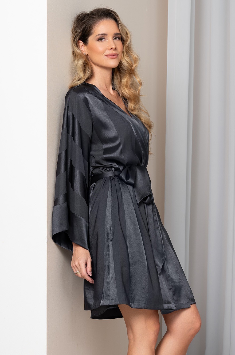 Короткий запашной халат с широким рукавом графит Илона 7543 Mia-Amore