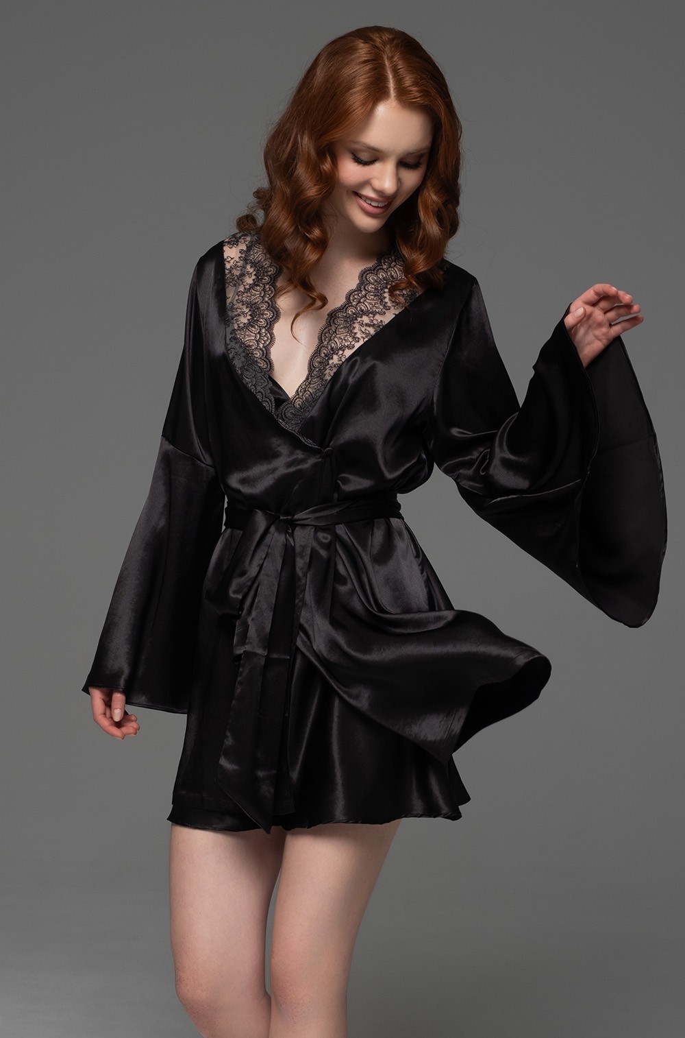 Изысканный комплект халат кроп-топа и шорты Аделаида 4705 Mia-Amore