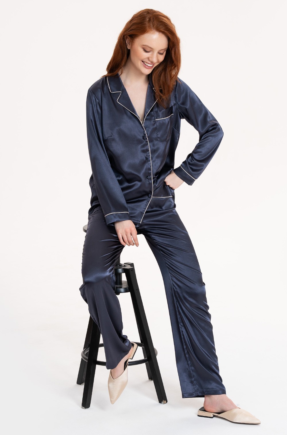 Пижама с брюками атласная Джулия Шарм черника 8736 Mia-Amore