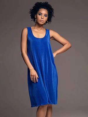 Элегантное платье-сорочка синее плиссе на широкой бретели Рокси 7371 Mia-Amore